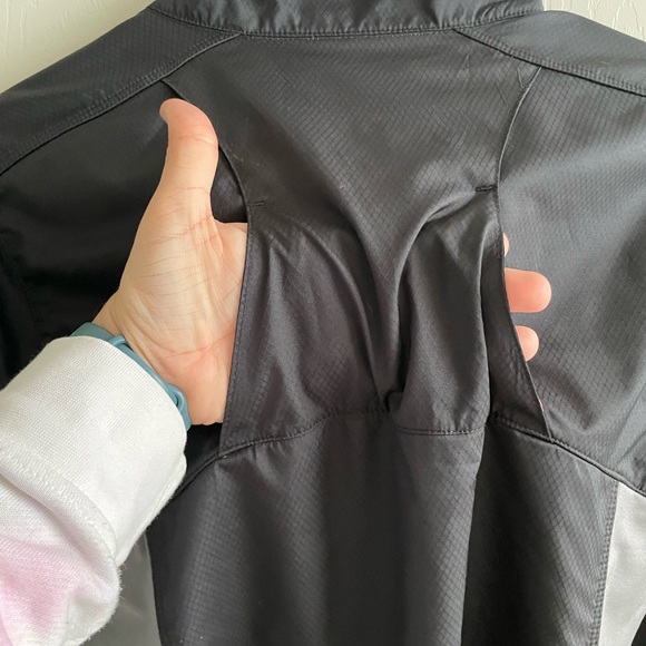 Under Armour • Running Rain Jacket • M - Picture 6 of 9